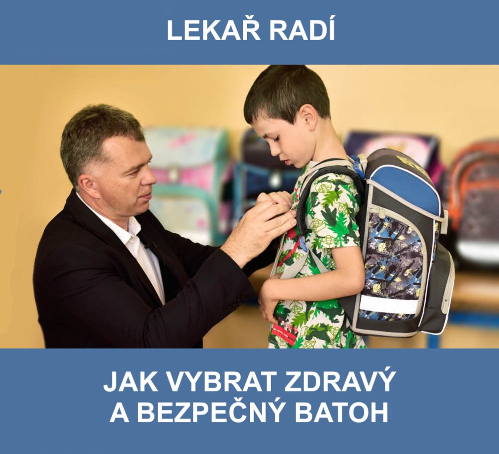 Doc. Petr Konečný pri kontrole nastavenia školskej tašky