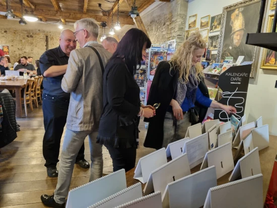 A došlo i na důkladnější prohlídku expozice našich produktů.